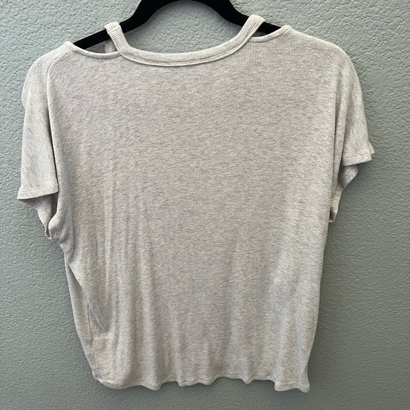 EUC Athleta Glimpse Open Neck In Fog Gray Heather Tee Size XS - Picture 5 of 7